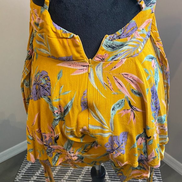 Spaghetti Strap Romper - Picture 5 of 6